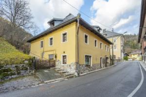 Hladik House - Alpi Giulie Cosy Apartment, Тарвизио