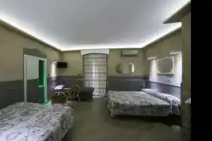 Hotel «Iris», Неаполь