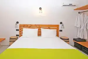 Camara Studio Mykonos, Орнос