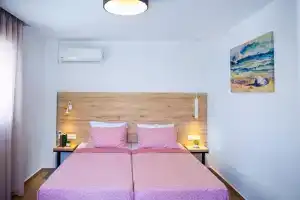 Adrianna Villa 2, Балион