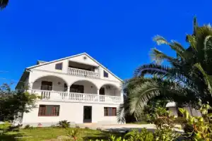 Lisa's Villa in Chakvi, Чакви