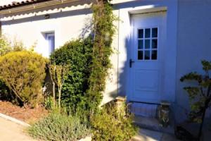 Magnifique villa l'Ibis pour 8 personnes, piscine, clim,parc et parking, Арль