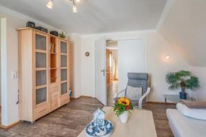 Cismarer Straße 32 Wohnung 2, Даме