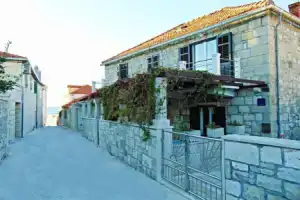 Apartment Zoran, Postira