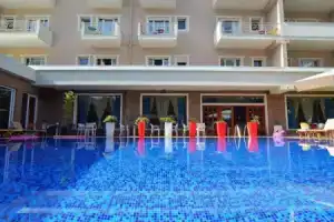 Sandy Beach Resort, Голем