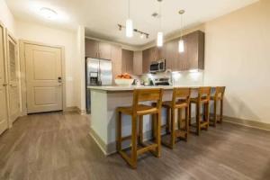 Modish and Spacious Apartments at The Exchange on Erwin in Durham, North Carolina, Дарем