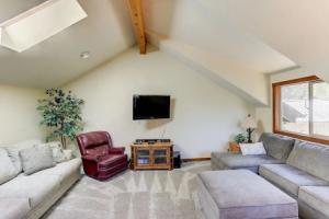 3 Spyglass Home on Meadows Golf Course feature Brand New Hot Tub and Bikes by RedAwning, Санривер