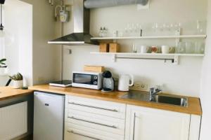 Cozy apartment with lake view, Тракай