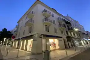 Cannes Holiday Suites 2, Канны