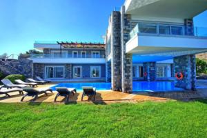 Villa Marina by MediterraneanVillas, Элунда