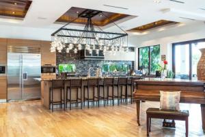 5 Bedroom Homes in Miami Beach by TMG, Майами Бич