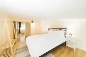Spacious and Central Apartment near Lara Beach in Muratpasa, Antalya, Анталья