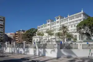 C52 - Seaside 2 Bedrooms By the Center, Малага
