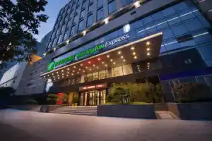 Отель «Holiday Inn Express Zhengdong», Чжэнчжоу