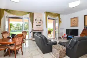 Nice Home in Martinsicuro With 4 Bedrooms and Wifi, Martinsicuro
