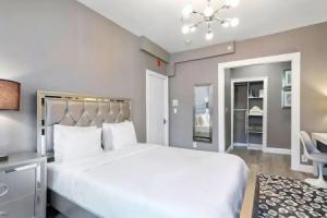 Premier Suites - Bay Village, Бостон