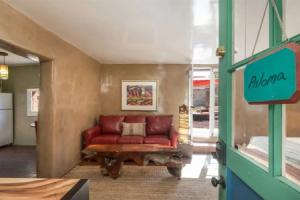 Paloma - Historic Adobe One Block To Canyon Road, Five Blocks To the Plaza, Gorgeous Furnishings, Fireplace, Hot Tub, Санта-Фе