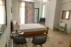 Nike's cute apartment 2, Сами