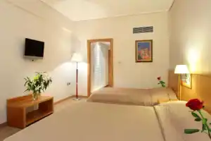 Отель «Messinian Bay», Каламата