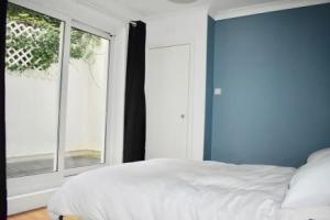 2 Bedroom Basement Flat in Kempton, Брайтон