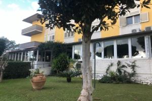 Hrs Hotel Sabatino, Фоллоника