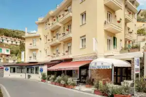 Hotel «Rosa Dei Venti», Леричи