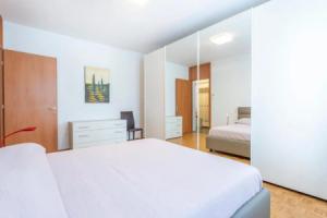 Udine Palazzo d'Aronco Modern Apartment, Удине