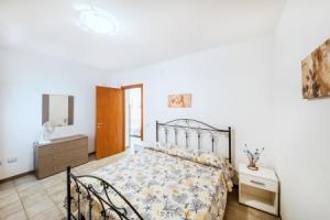 Nice Apartment in La Maddalena With 3 Bedrooms, Ла-Маддалена
