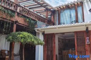 Lijiang Nianji 1913 Travel Theme Inn, Лицзян