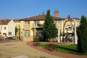 Speiz Apartmanház, Калоча