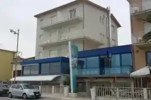 Gabbiano Hotel, Чивитанова-Марке