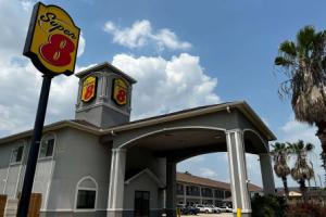 Отель «Super 8 by Wyndham Houston North I-45», Хьюстон