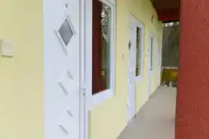 Szegedi Partfürdő Kemping és Apartman, Сегед