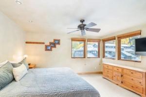 Lodge Life! Walk Or Shuttle To Lifts + Fireplace, Hot Tub 2 Bedroom Condo by RedAwning, Теллурид