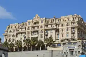 Au Petit Bonheur, Тиба