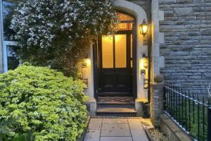 Number One Hundred Bed And Breakfast, Кардифф