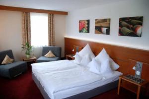 Biobausewein Wein Hotel Leben, Ипхофен