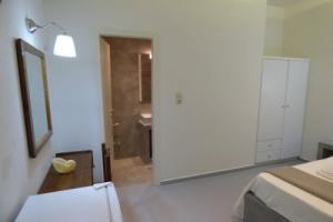 Отель «Nostos Beach», Камари