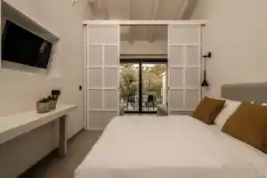 New Beach Hotel, Циливи-Планос