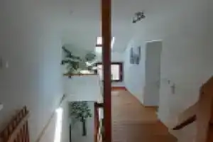 Casa Mediterrana II, Эркрат