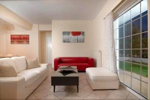 SK-George Apartments by the Sea and Airport, Порто-Рафти