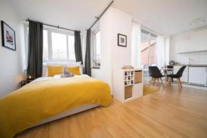 Studio Shiny - Zentral mit Balkon - Messe - Küche, Нойс