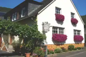 Gästehaus Weberskirch, Эрнст
