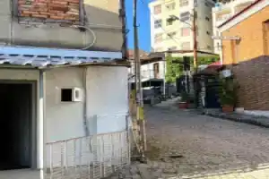 Уютный домик на берегу Риони в центре города