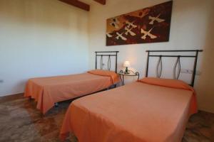 Private 4-bedroom Villa w/ Pool, Summer Kitchen & Expansive Living Space, Бениса