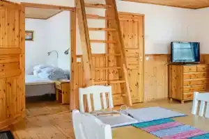 Naurulokki 4, Стормало