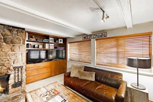 940 Waters Ave Condo Unit 101 - 2 Br condo by RedAwning, Аспен
