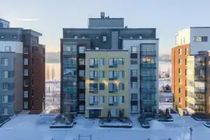 Bright 2BR Apartment with Lake Views, Ювяскюля