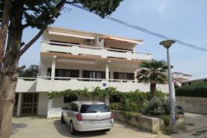 Apartments Ines, Новаля