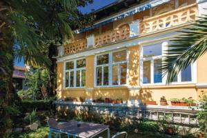 Amazing Home in Lovran With Wifi and 1 Bedrooms, Ловран